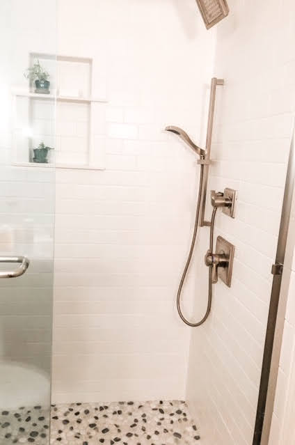 Tile shower with shower door